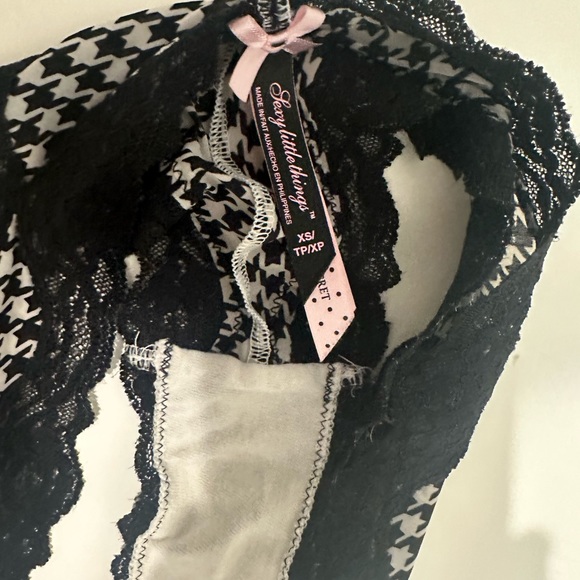 Victoria Secret Houndstooth Bra & Panty Set 32c / XS - Picture 7 of 9